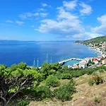 Holiday home Front In Jesenice (Split-Dalmatia)