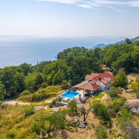 4 Bedroom In * Jesenice (Split-Dalmatia)