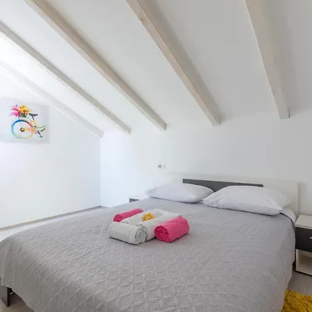 4 Bedroom In Holiday home