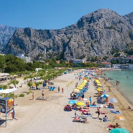 Holiday home 4 Bedroom In Jesenice (Split-Dalmatia)