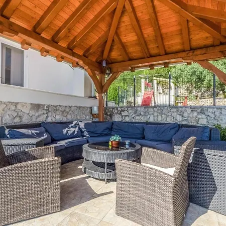 Holiday home 4 Bedroom In Jesenice Jesenice (Split-Dalmatia)