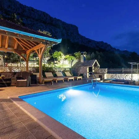 Holiday home 4 Bedroom In *