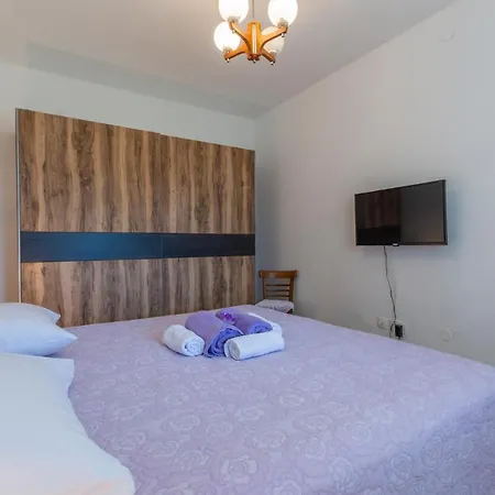 4 Bedroom In Jesenice Holiday home *