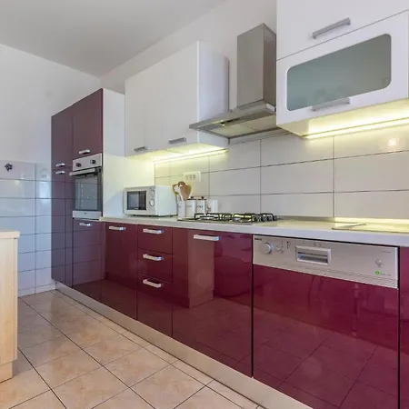 4 Bedroom In Jesenice (Split-Dalmatia)